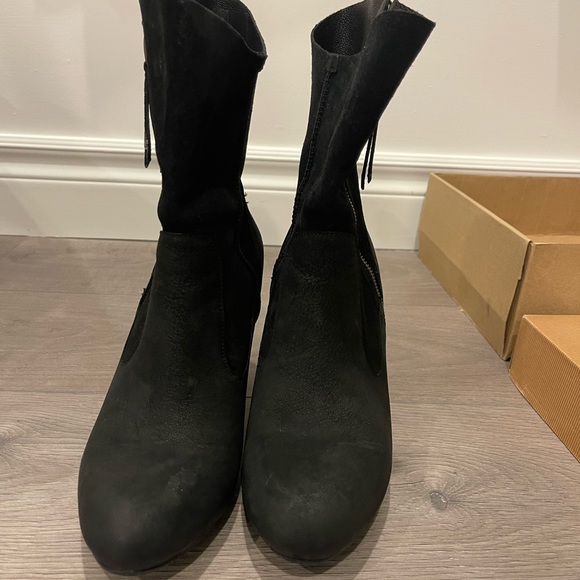 UGG -Athena booties -size 9 - Picture 5 of 9